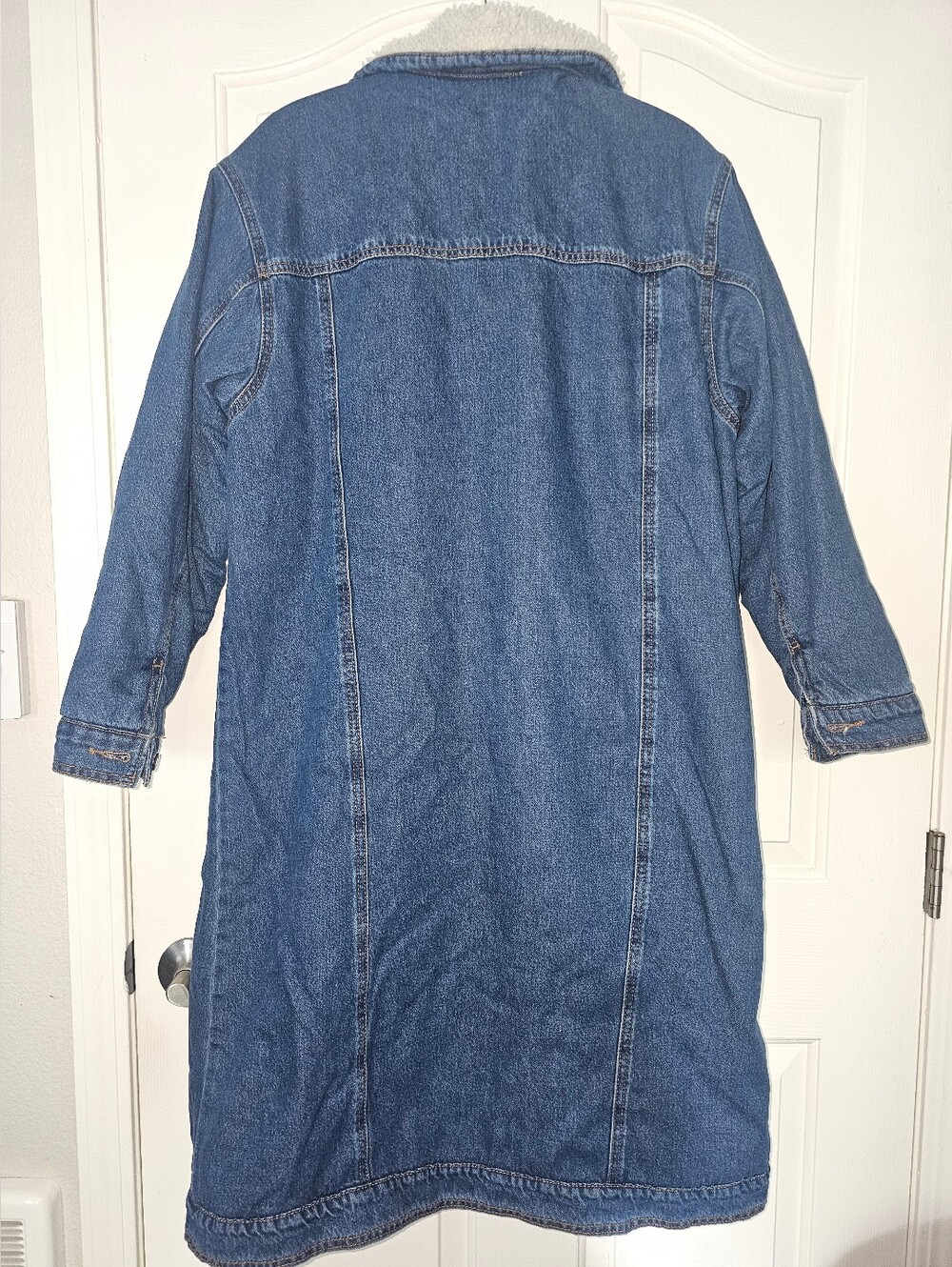 Universal Thread Women's Faux Shearling Long Denim Trucker Jacket - Picture 4 of 15